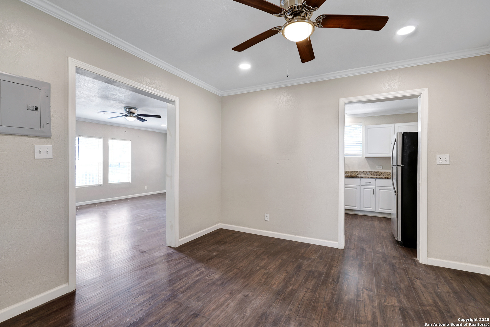 507 Hayden Avenue Devine TX 78016