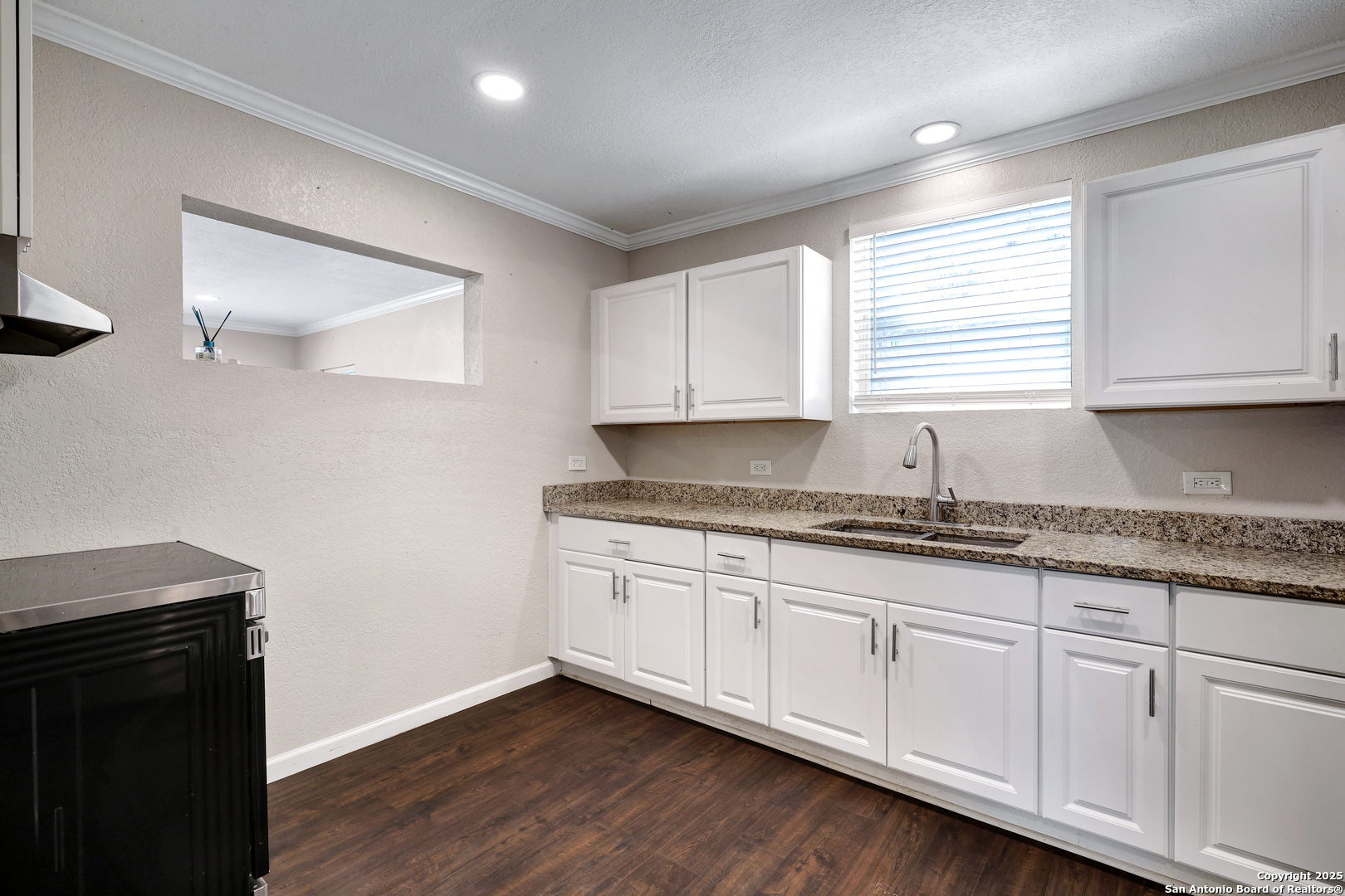 507 Hayden Avenue Devine TX 78016