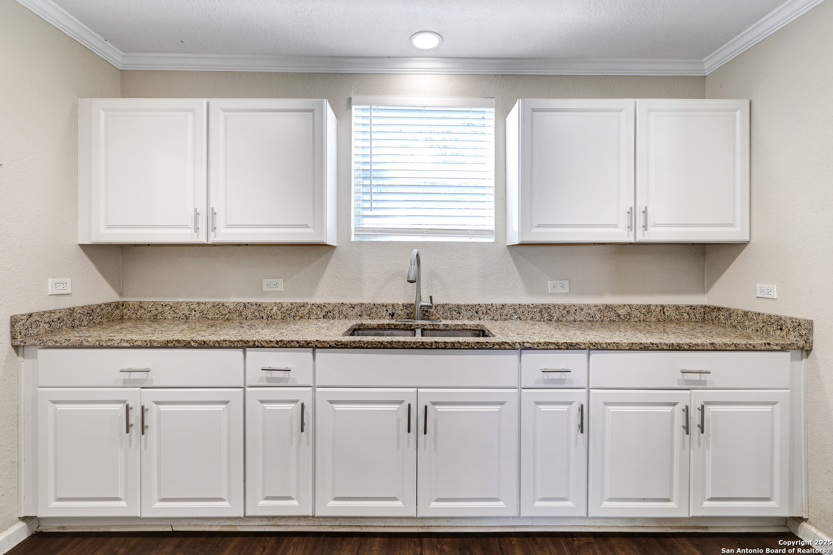 507 Hayden Avenue Devine TX 78016