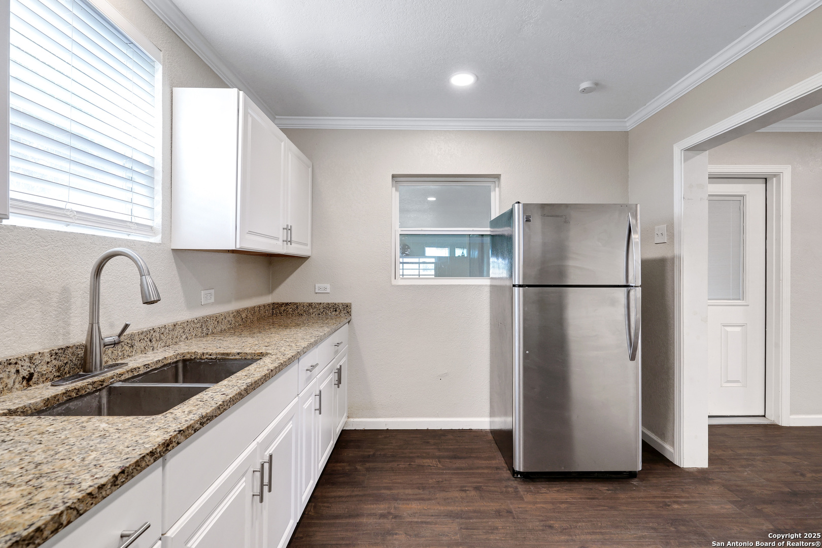 507 Hayden Avenue Devine TX 78016