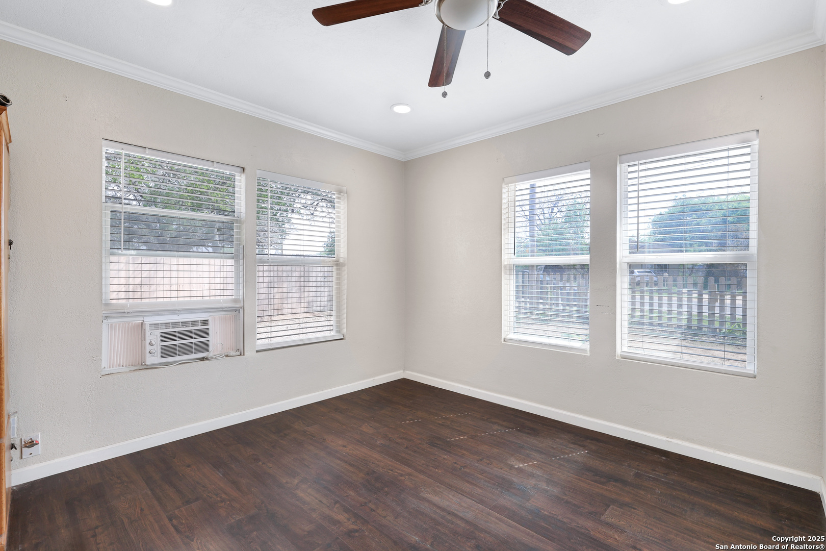 507 Hayden Avenue Devine TX 78016