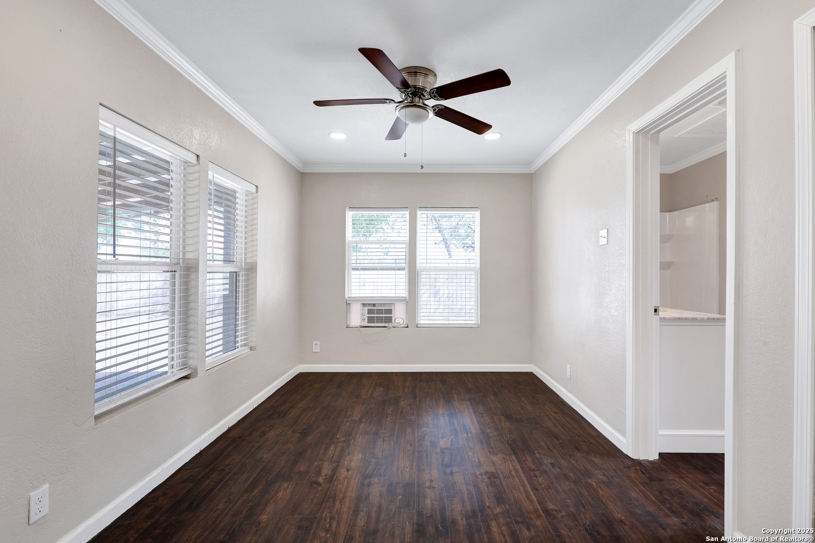 507 Hayden Avenue Devine TX 78016