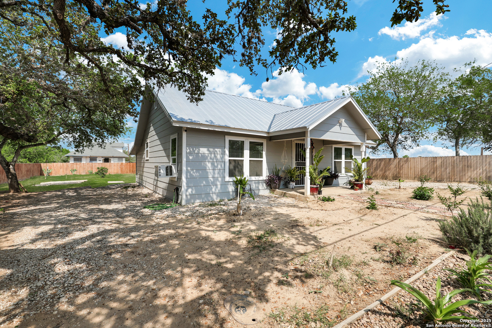 507 Hayden Avenue Devine TX 78016