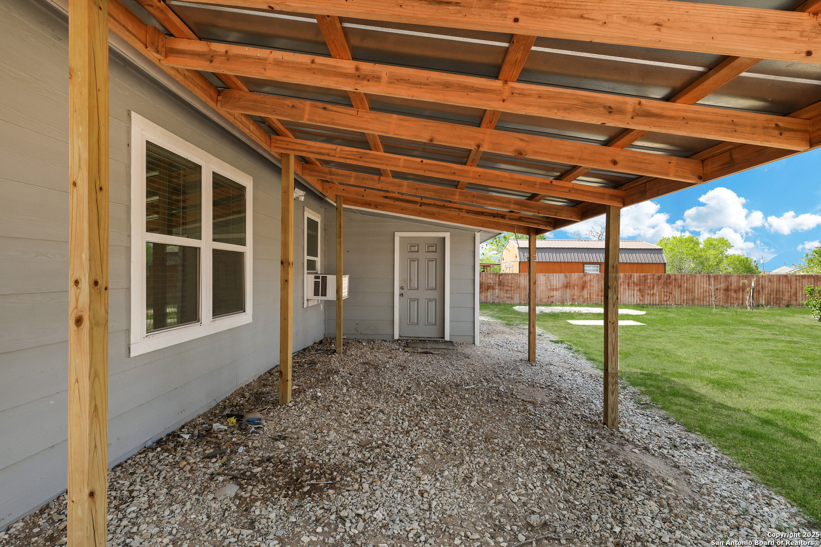 507 Hayden Avenue Devine TX 78016