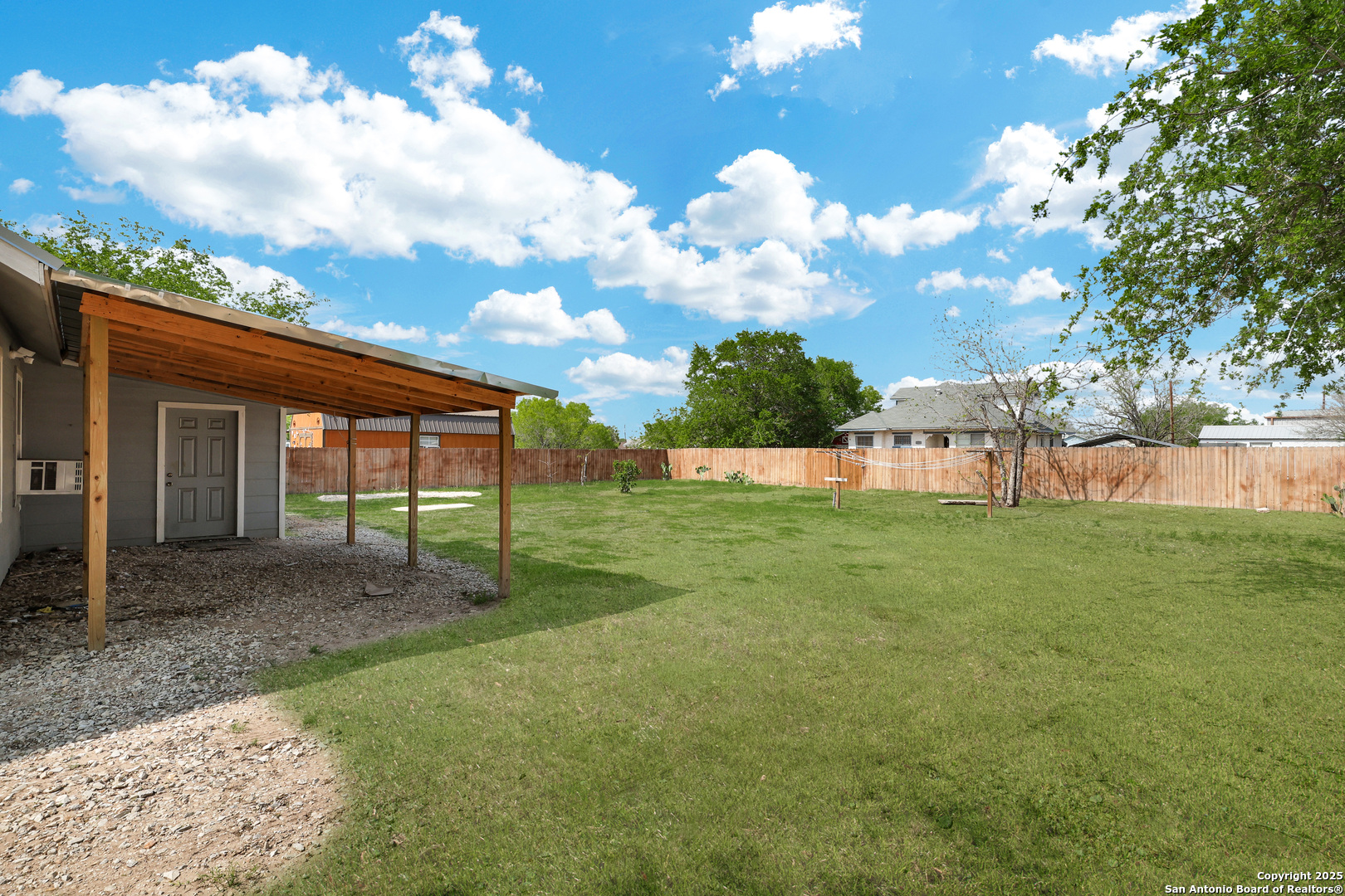 507 Hayden Avenue Devine TX 78016
