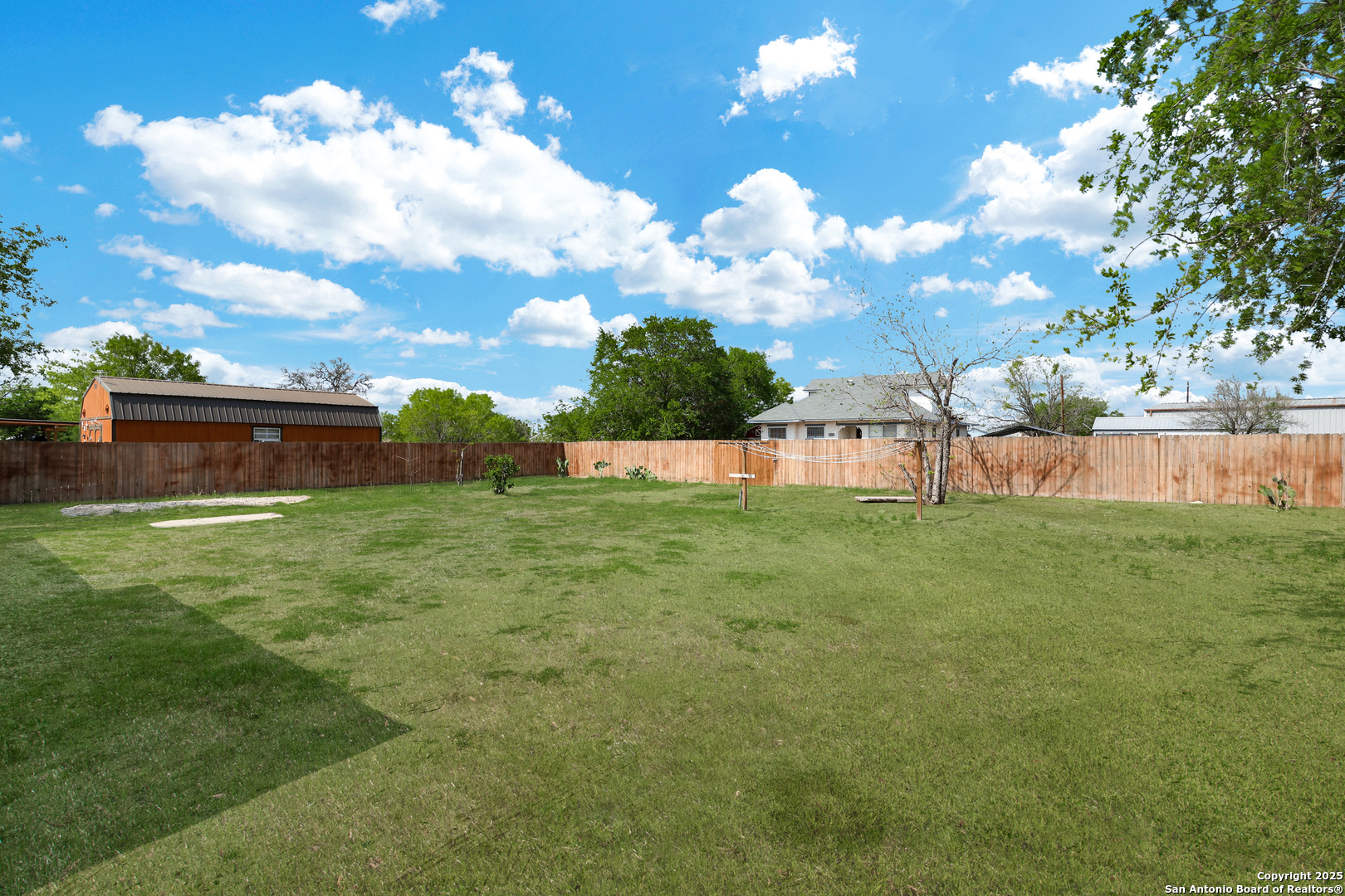507 Hayden Avenue Devine TX 78016