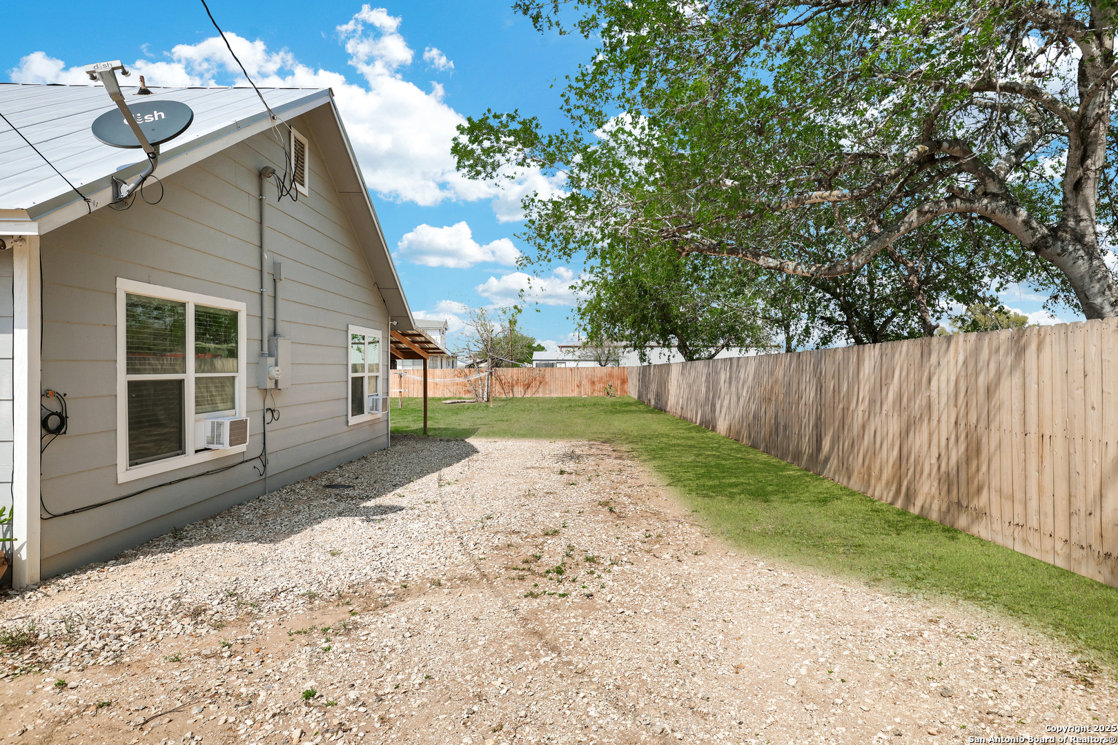 507 Hayden Avenue Devine TX 78016