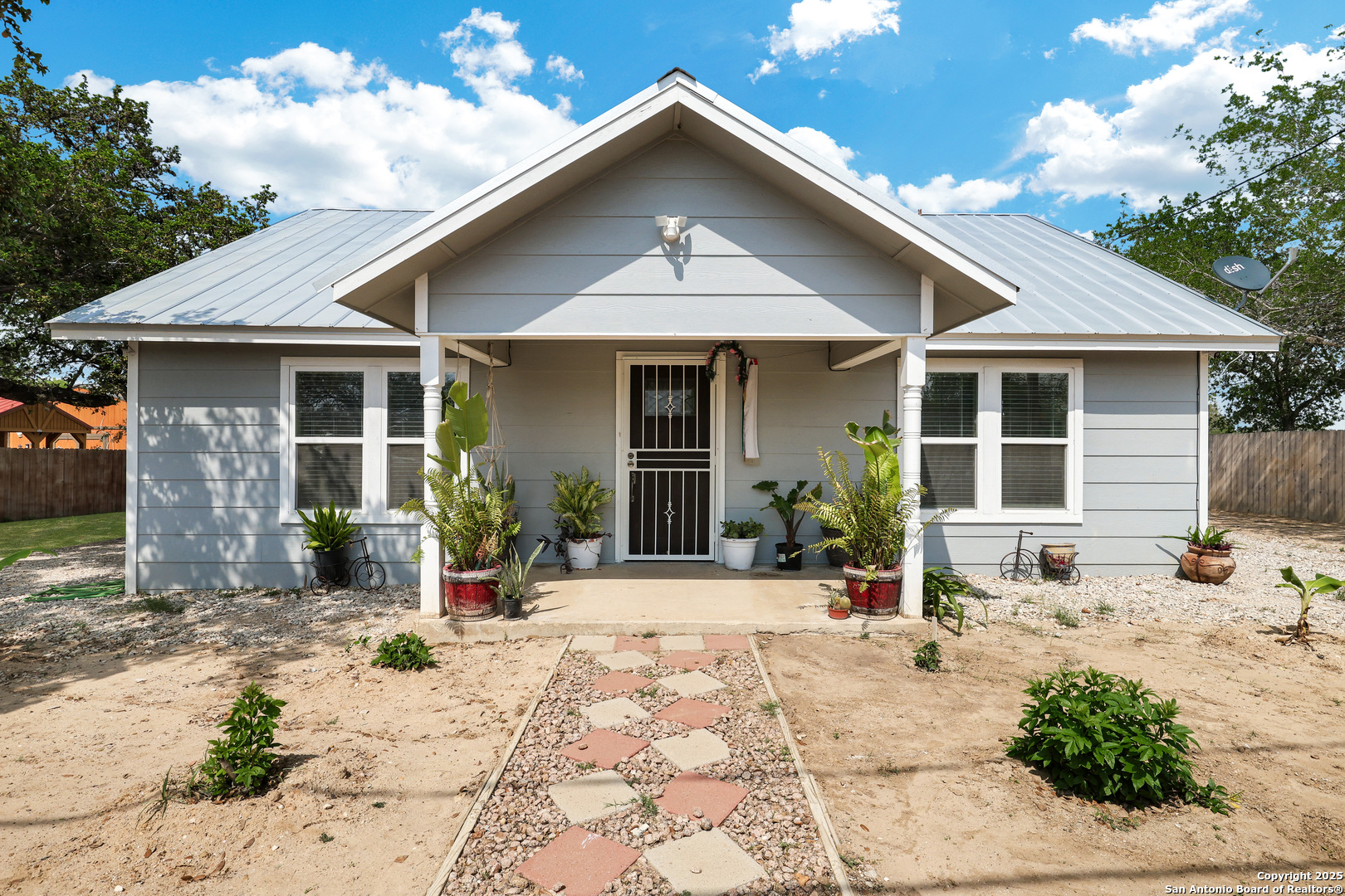 507 Hayden Avenue Devine TX 78016