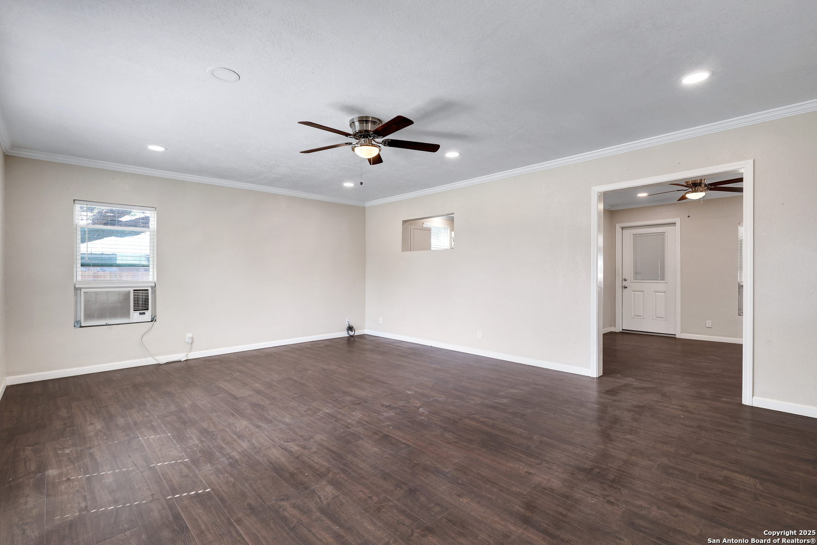 507 Hayden Avenue Devine TX 78016
