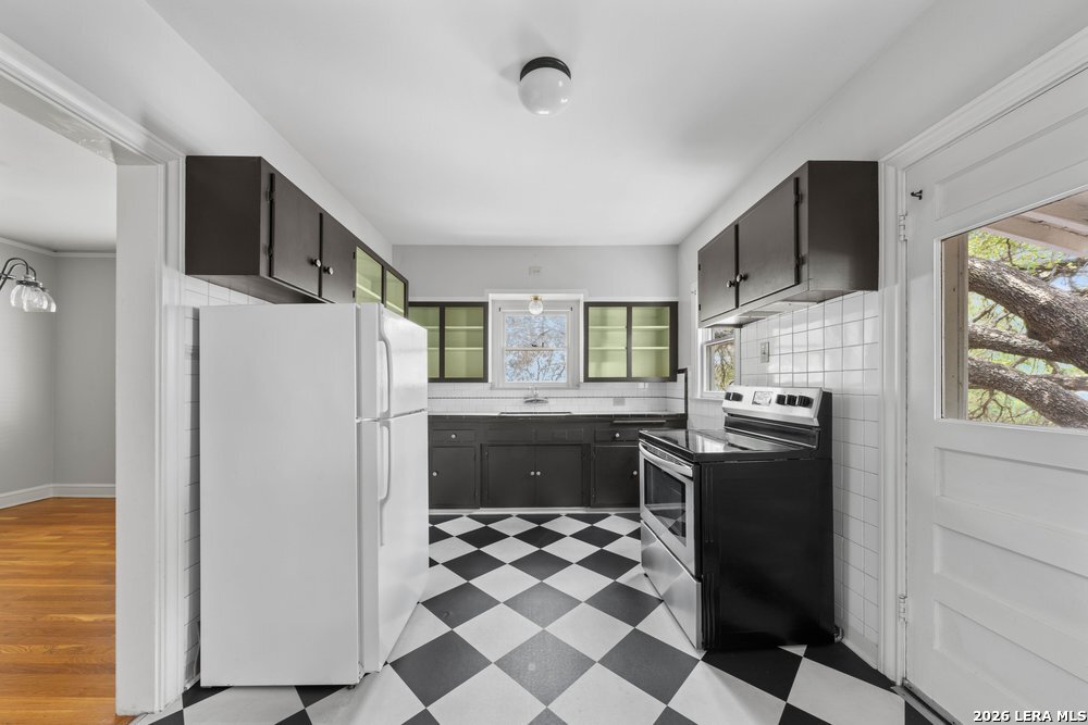 109 W Norwood Court San Antonio TX 78212