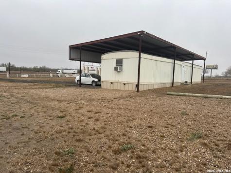 2265 Ih 35 Encinal TX 78019
