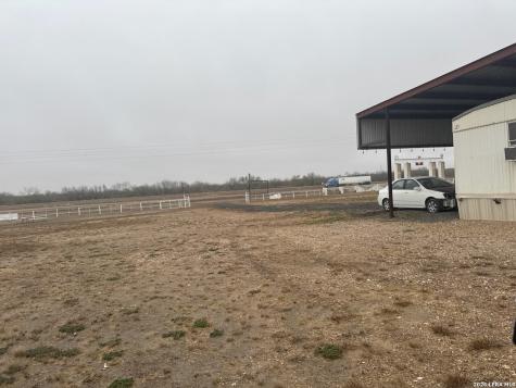 2265 Ih 35 Encinal TX 78019