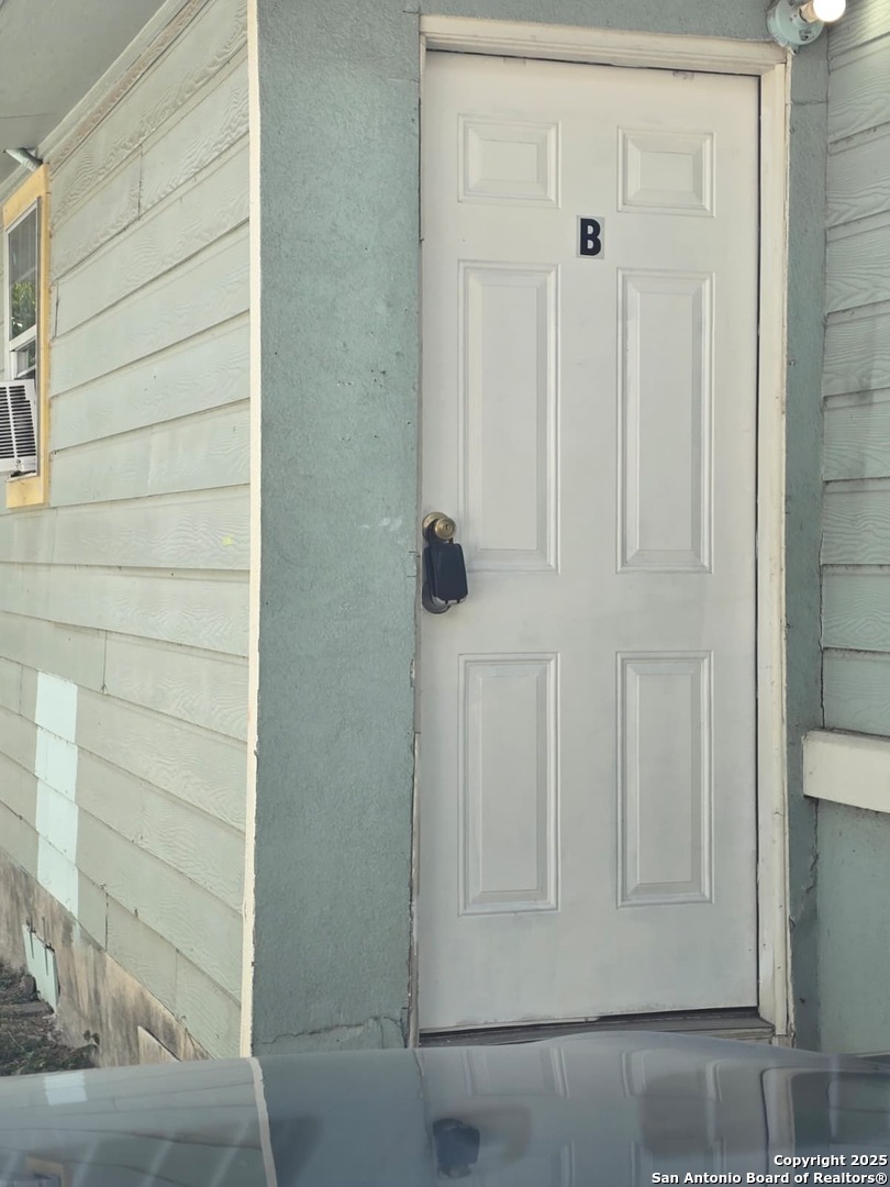 1718 Commercial San Antonio TX 78221