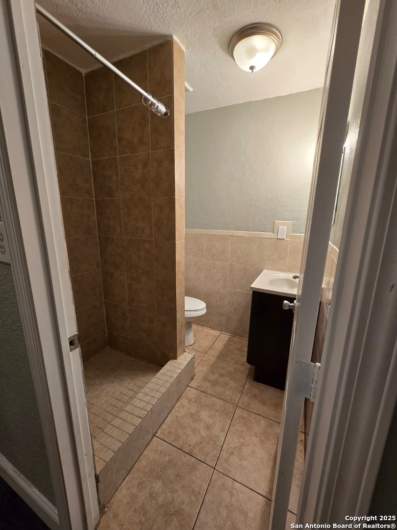 1718 Commercial San Antonio TX 78221