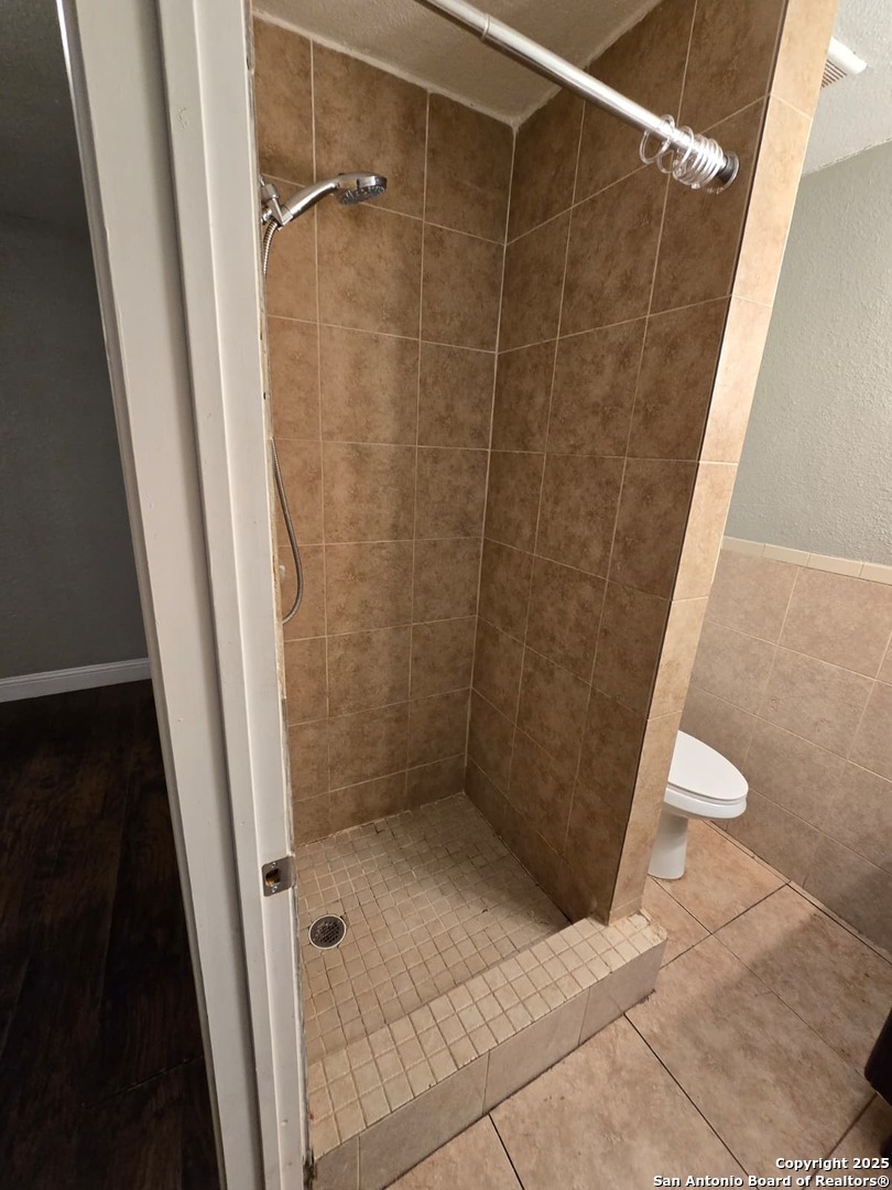 1718 Commercial San Antonio TX 78221