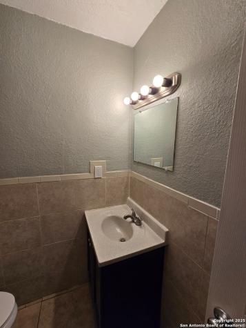 1718 Commercial San Antonio TX 78221