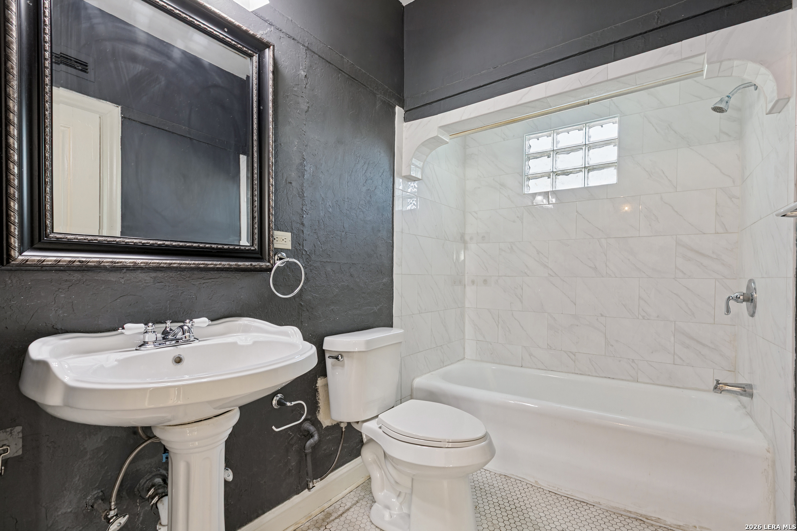 1511 W Mistletoe Avenue San Antonio TX 78201