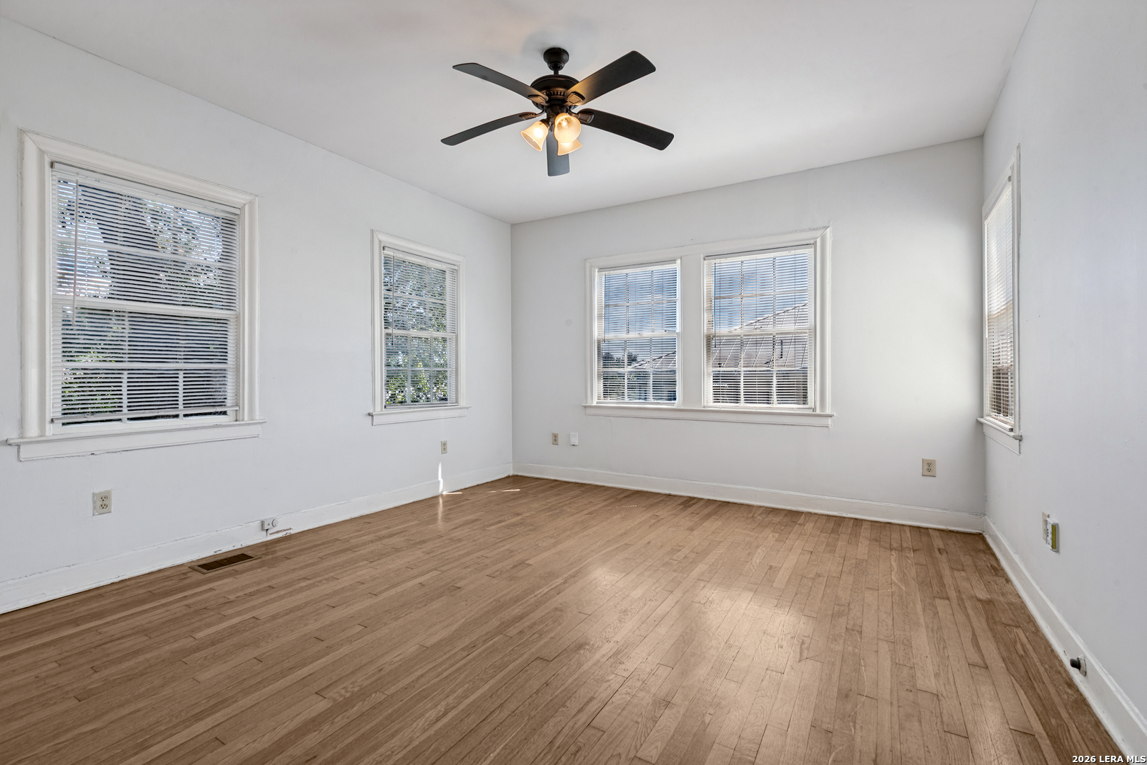 1511 W Mistletoe Avenue San Antonio TX 78201
