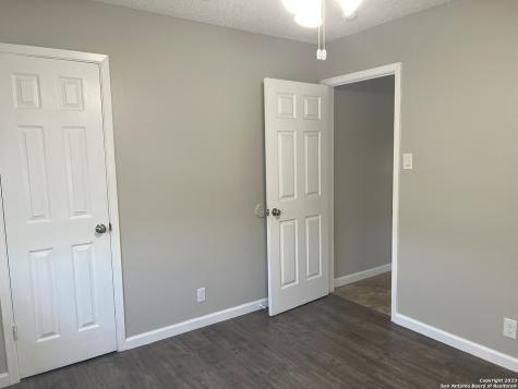 8227 Club Meadow Drive Converse TX 78109