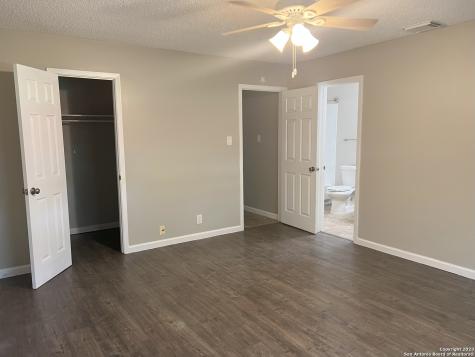 8227 Club Meadow Drive Converse TX 78109