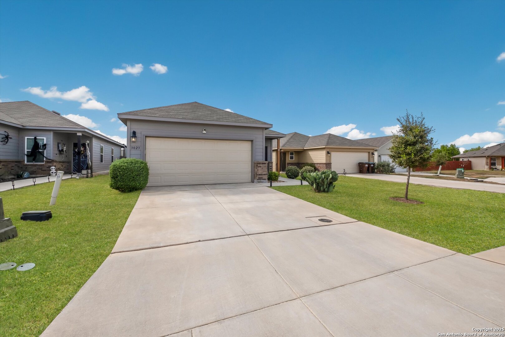 3023 Laguna Cliffs Converse TX 78109