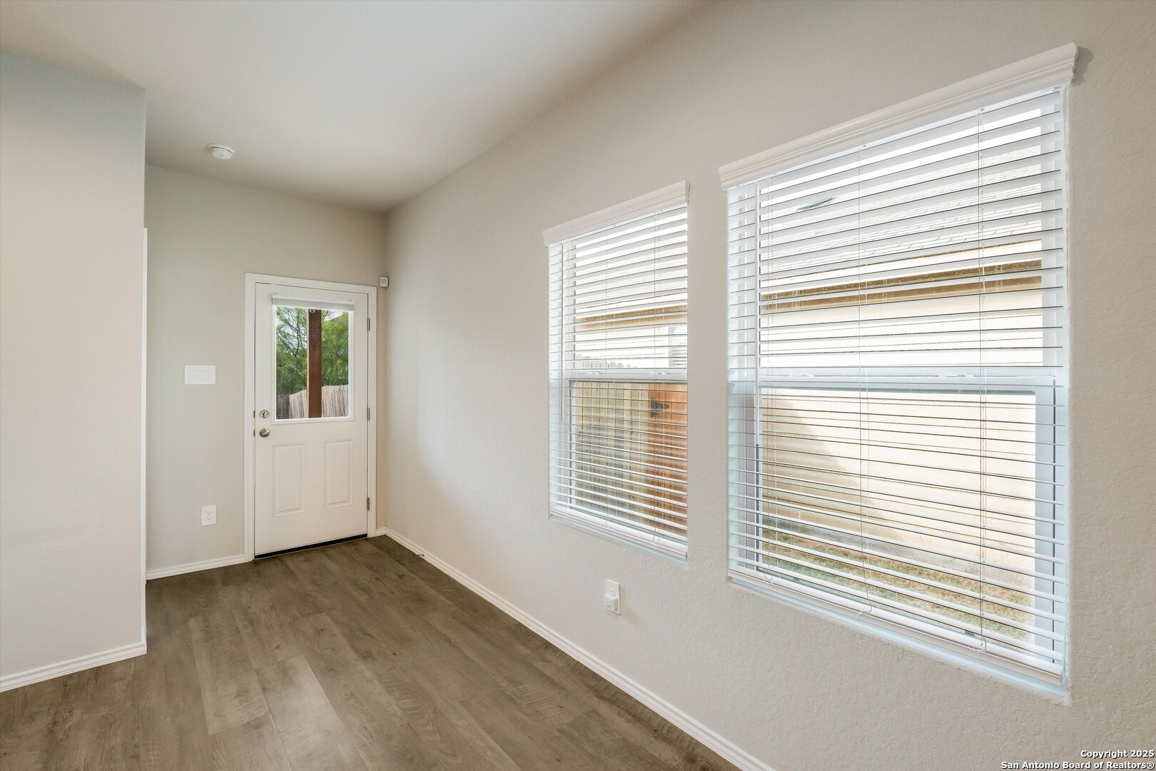 3023 Laguna Cliffs Converse TX 78109
