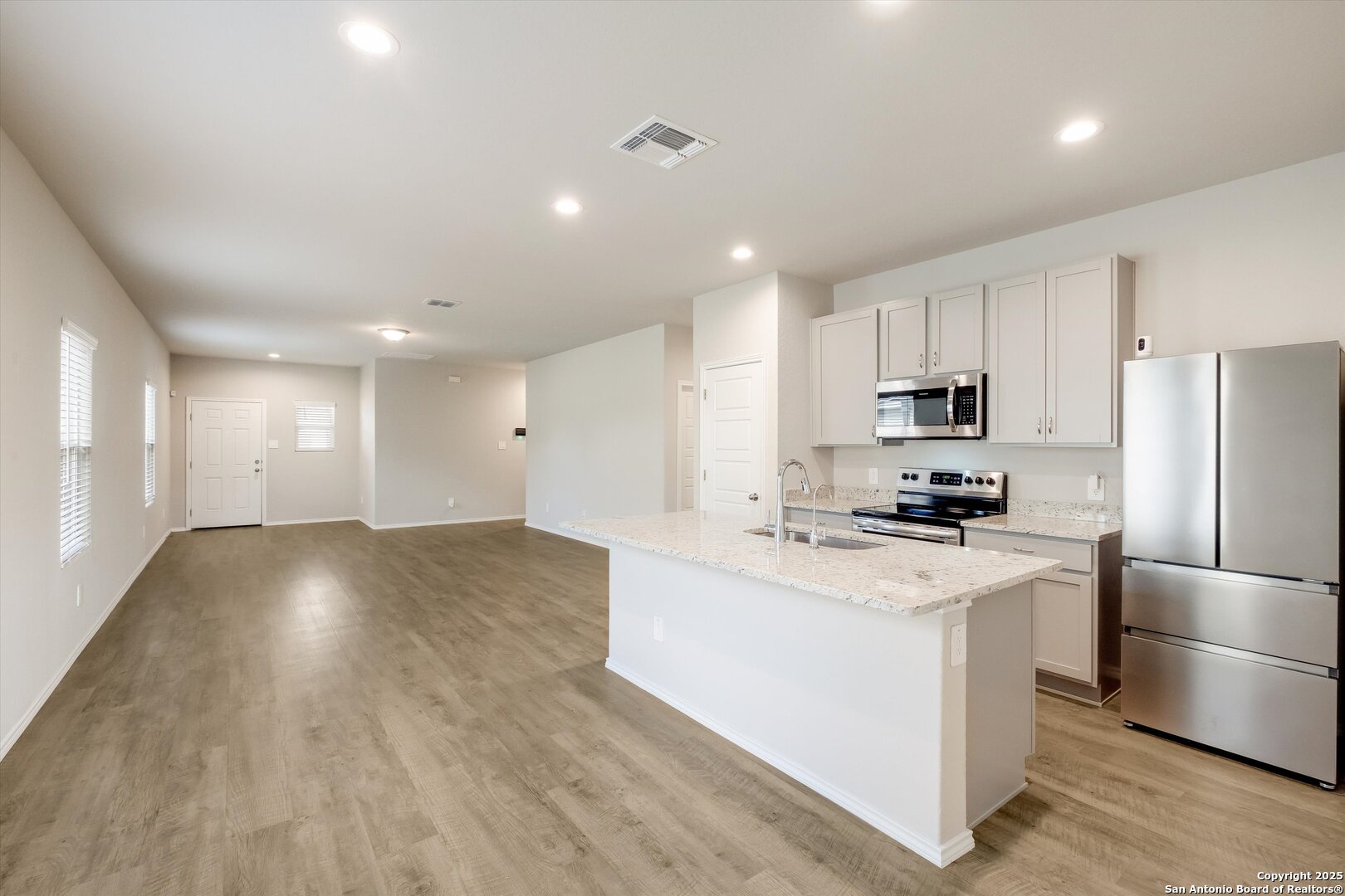 3023 Laguna Cliffs Converse TX 78109