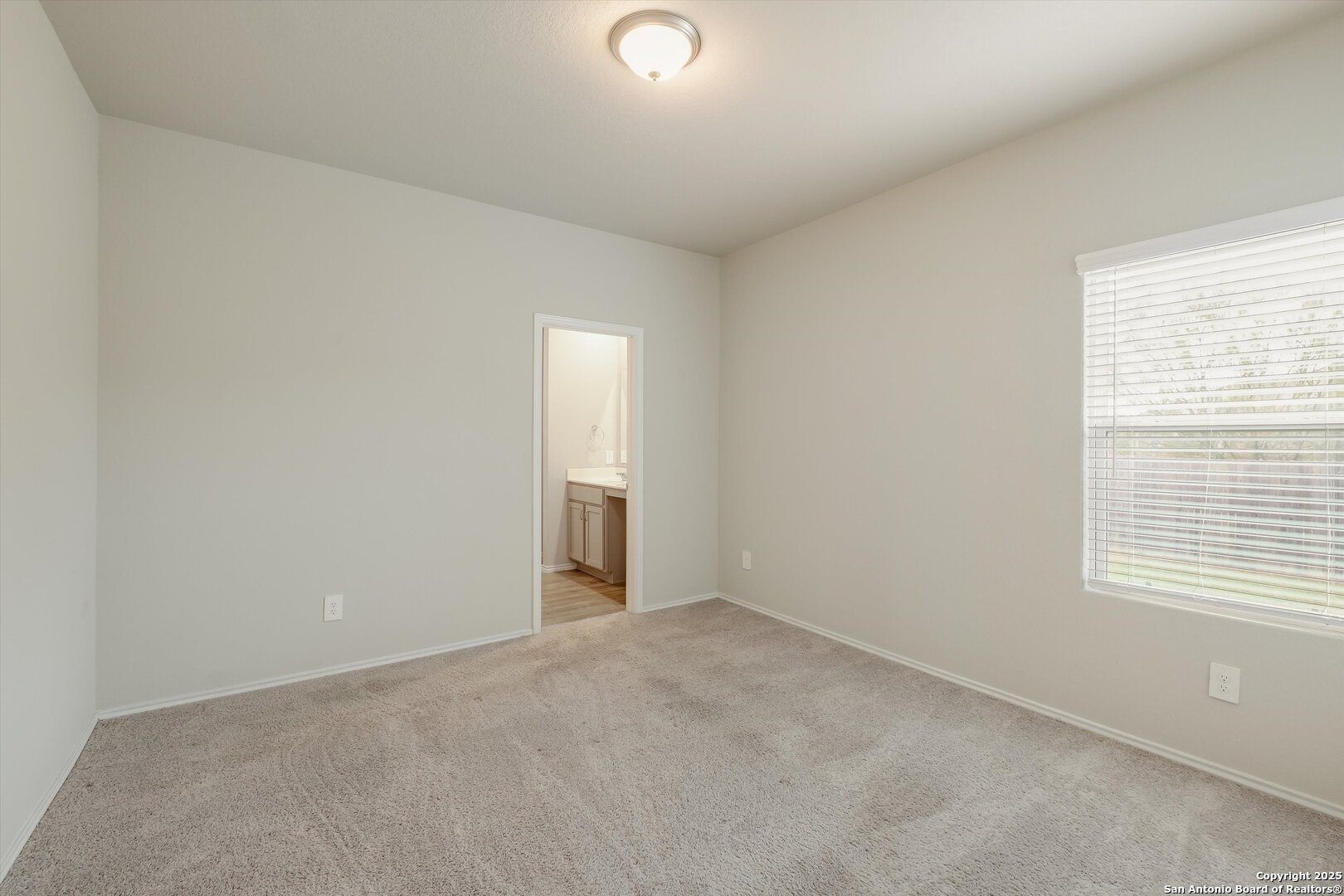 3023 Laguna Cliffs Converse TX 78109