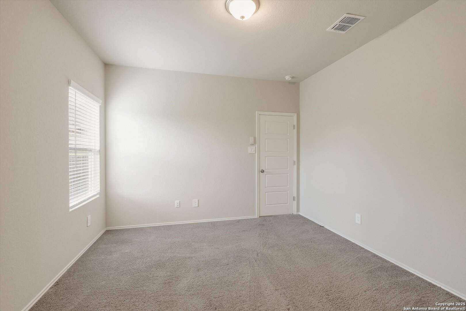 3023 Laguna Cliffs Converse TX 78109
