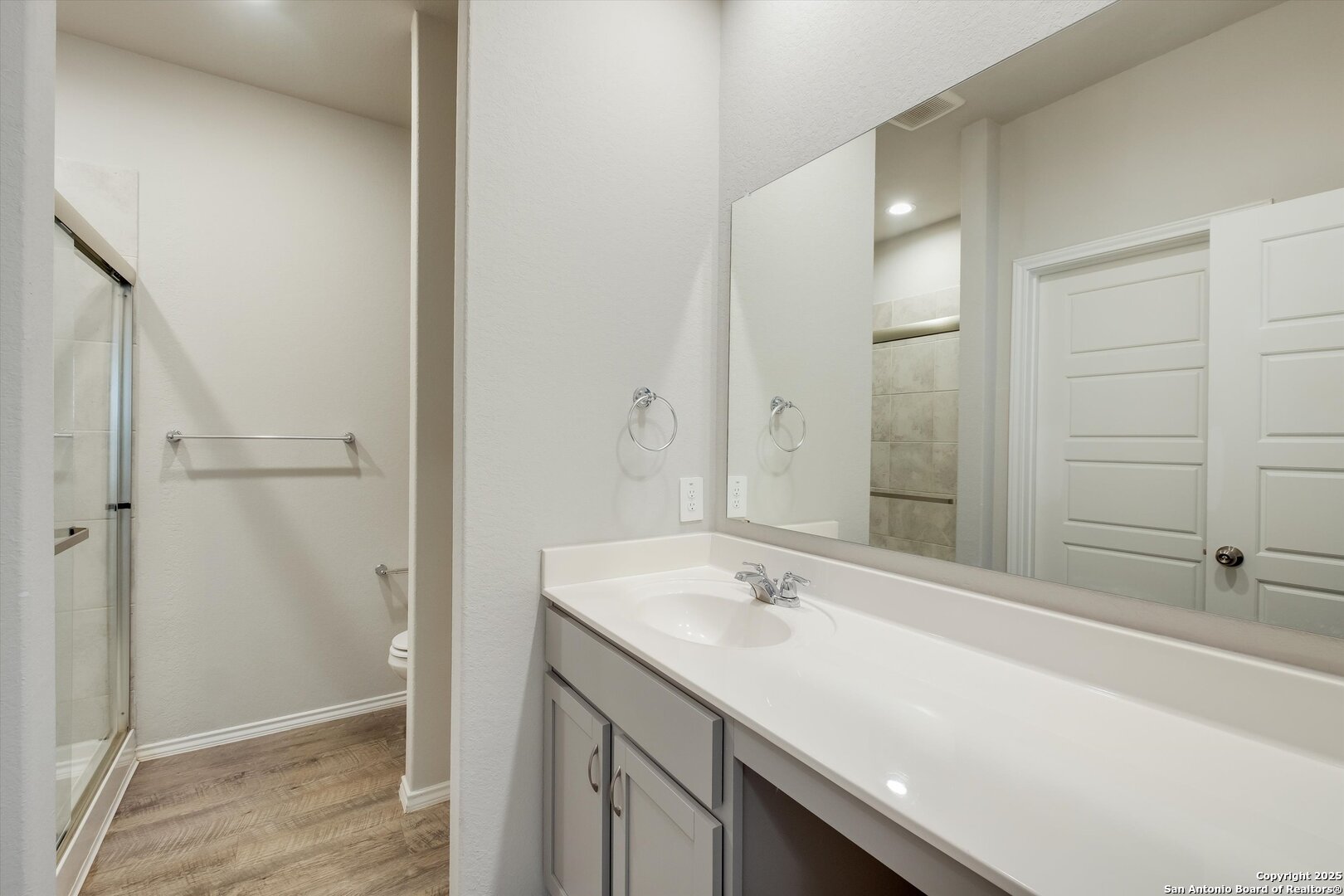 3023 Laguna Cliffs Converse TX 78109