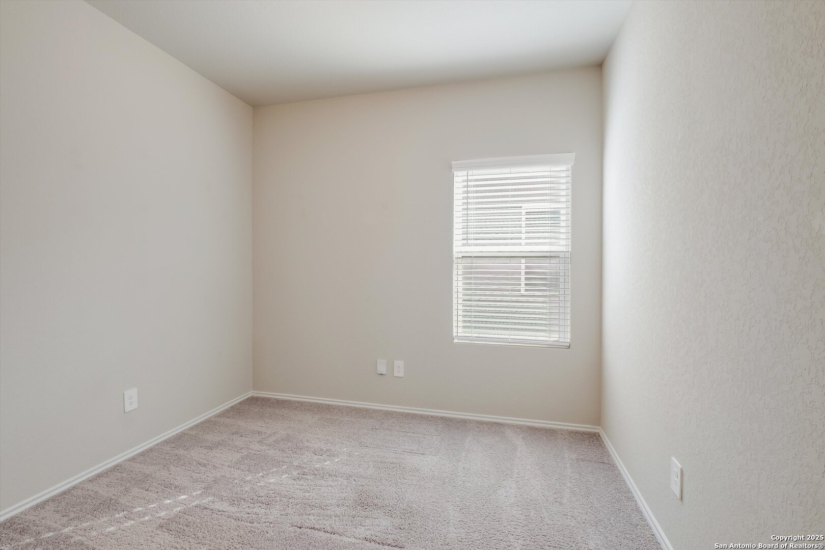 3023 Laguna Cliffs Converse TX 78109