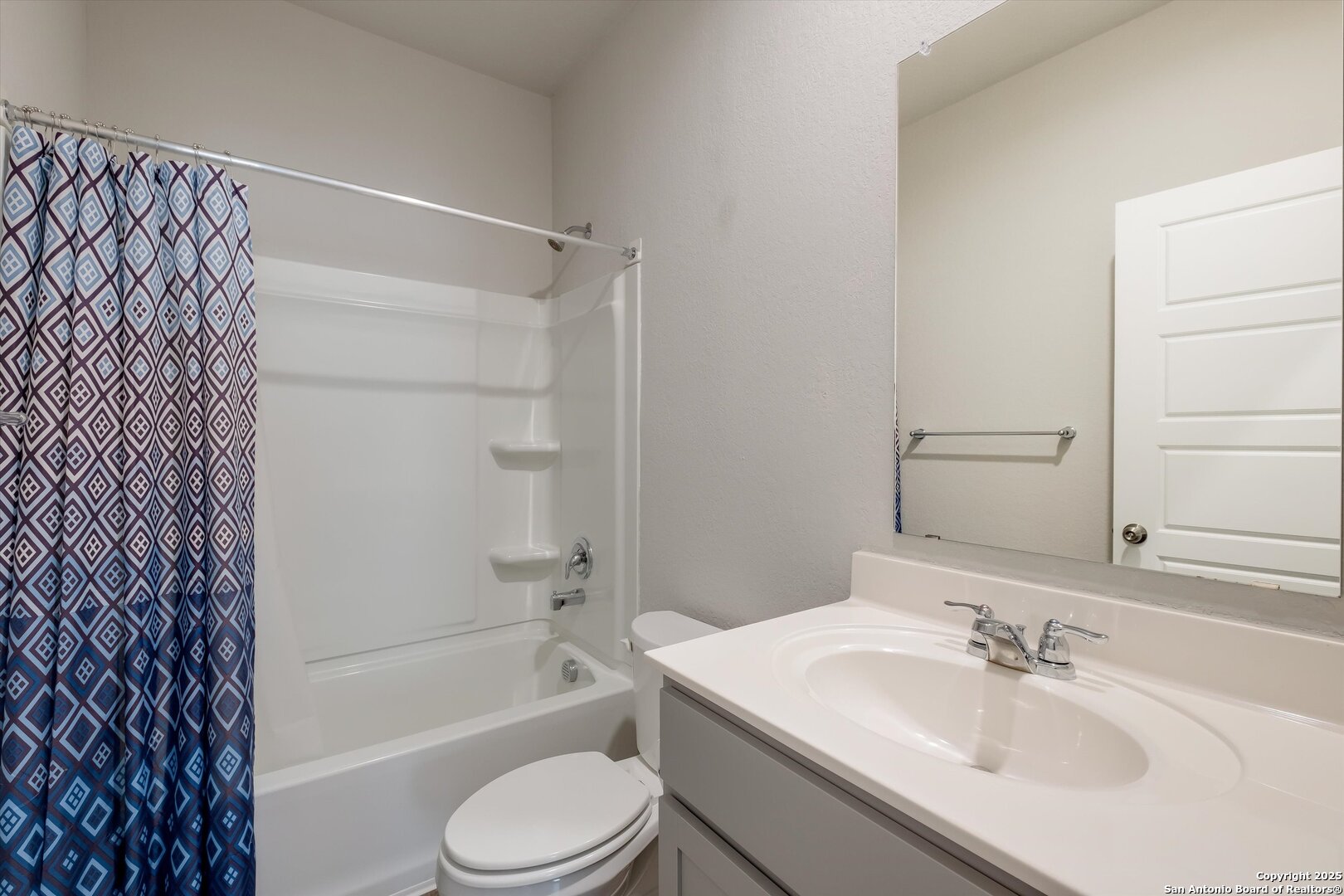 3023 Laguna Cliffs Converse TX 78109