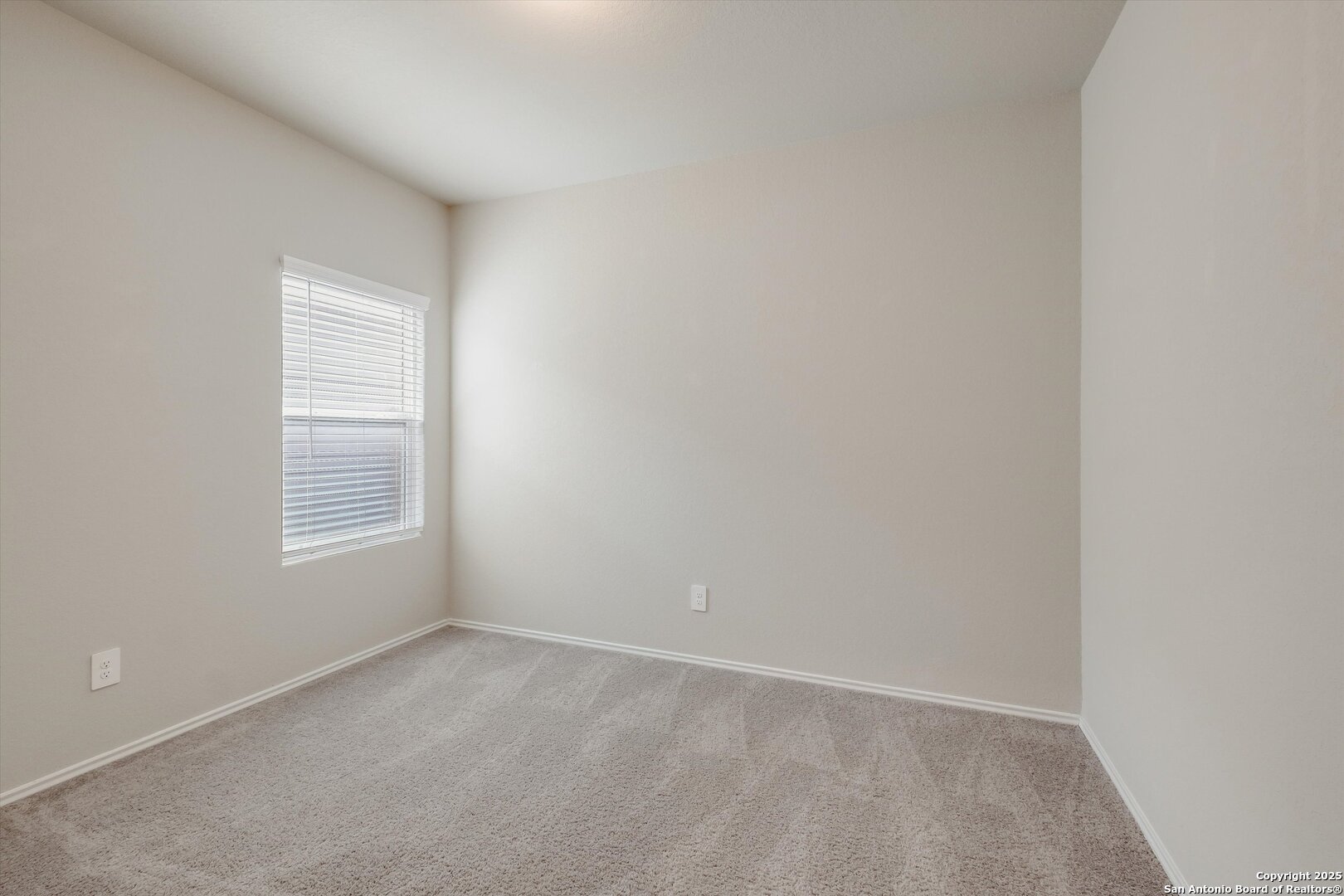 3023 Laguna Cliffs Converse TX 78109