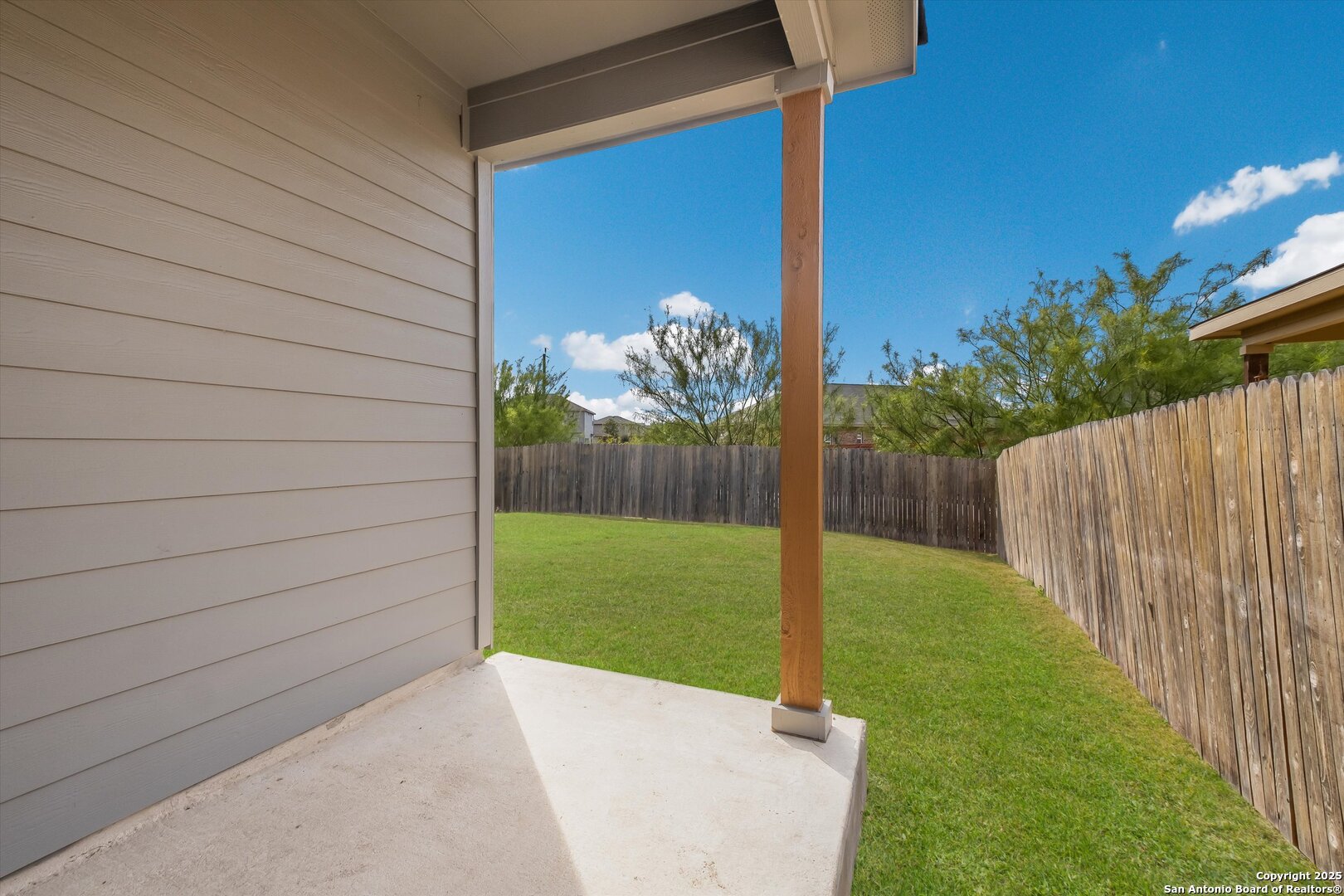 3023 Laguna Cliffs Converse TX 78109