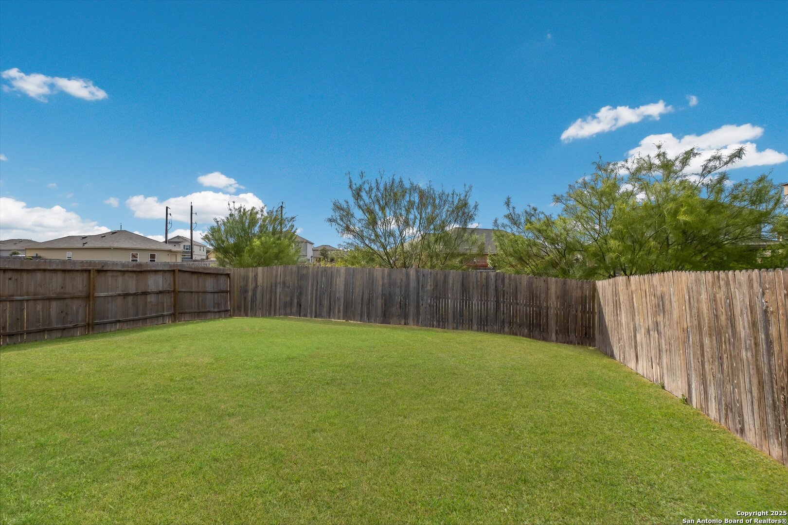 3023 Laguna Cliffs Converse TX 78109
