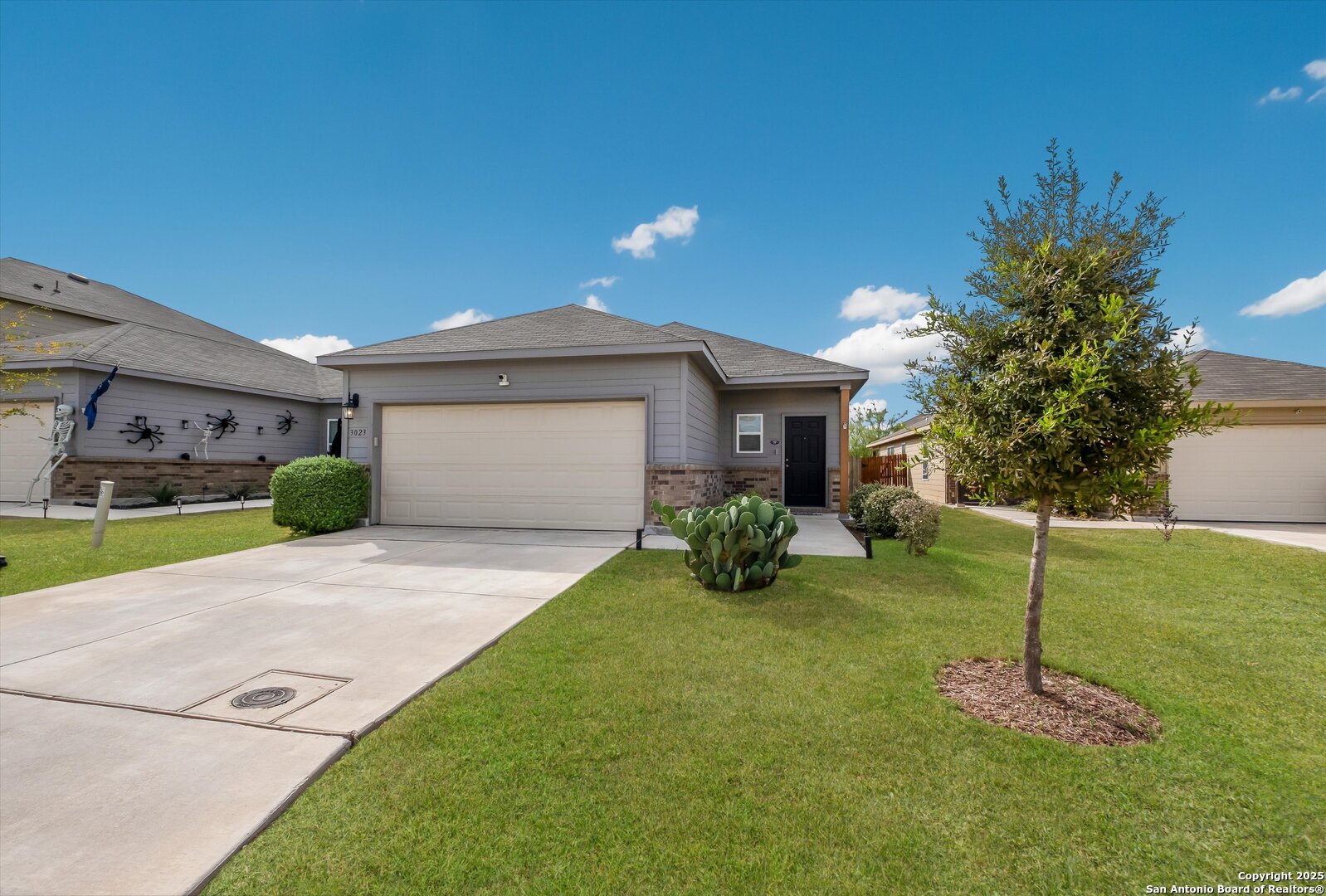 3023 Laguna Cliffs Converse TX 78109