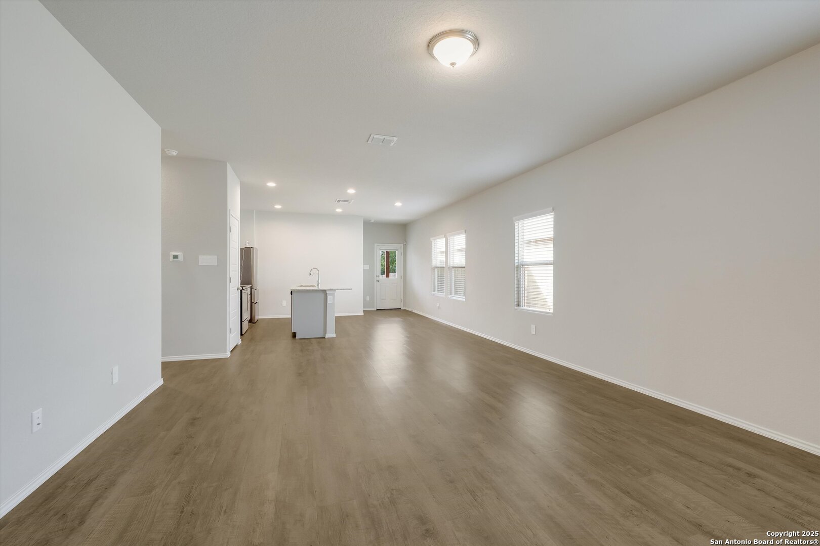3023 Laguna Cliffs Converse TX 78109