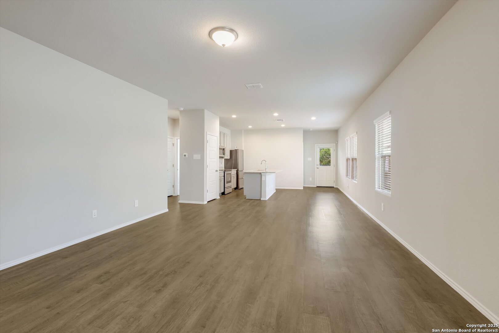 3023 Laguna Cliffs Converse TX 78109