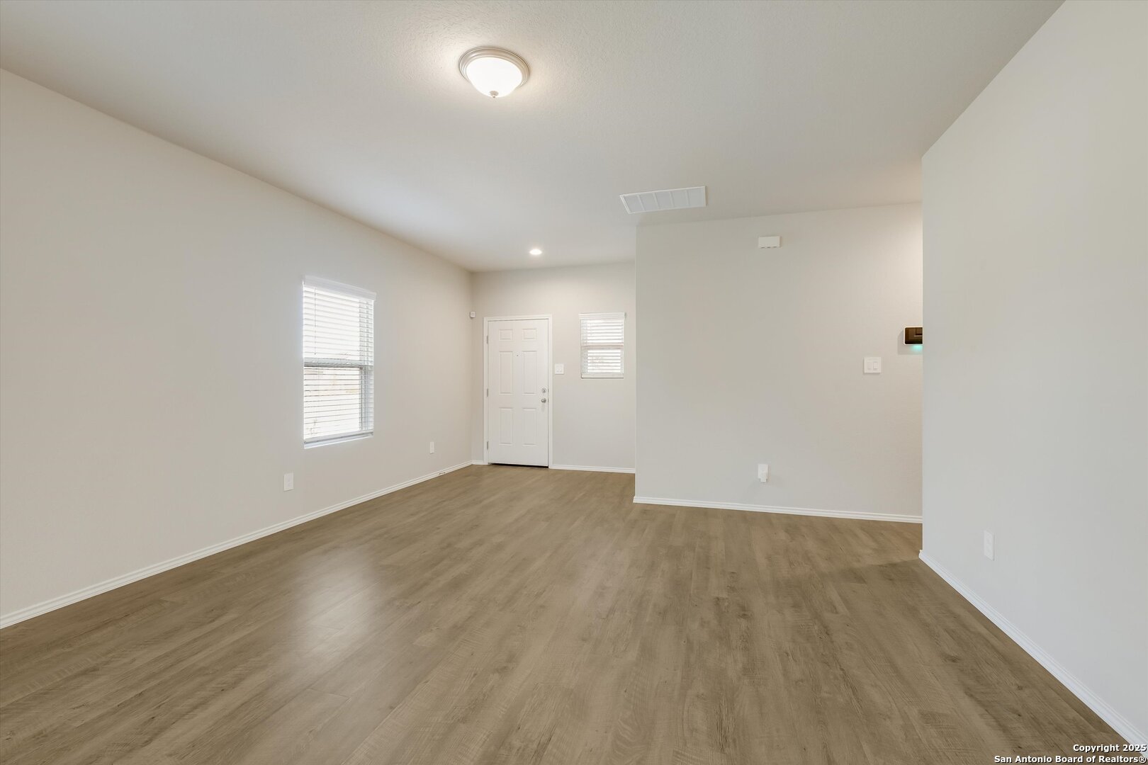 3023 Laguna Cliffs Converse TX 78109