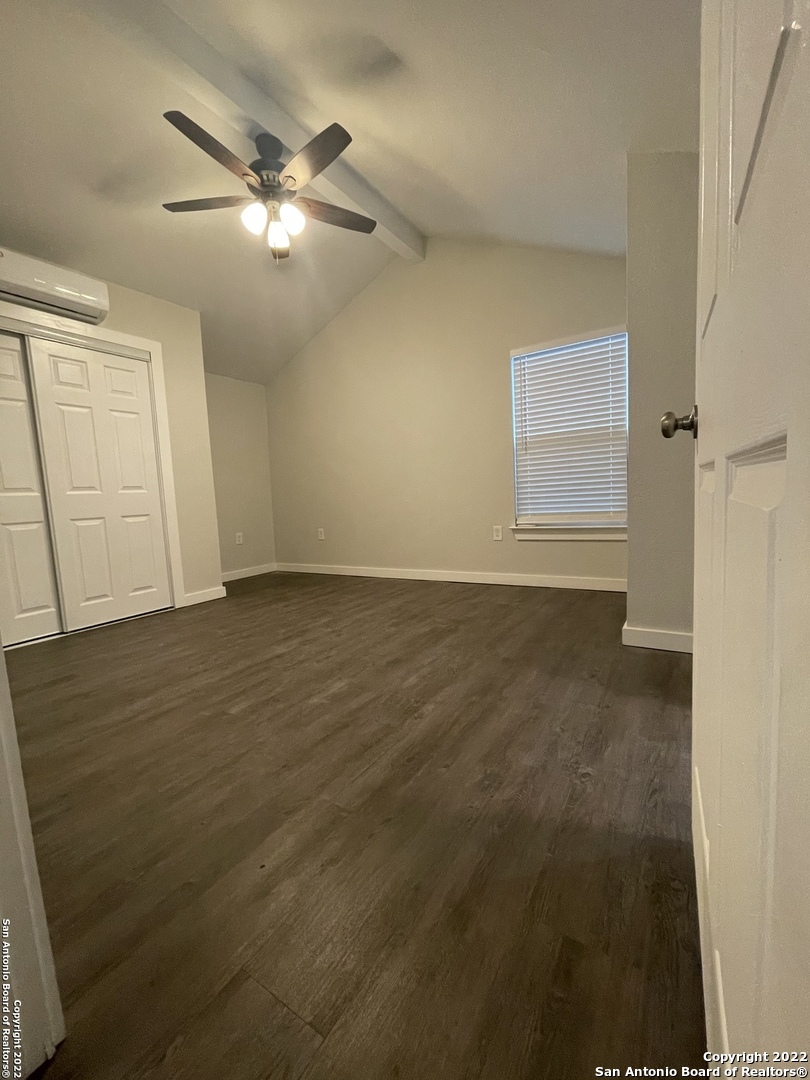 1815 Santa Barbara San Antonio TX 78201