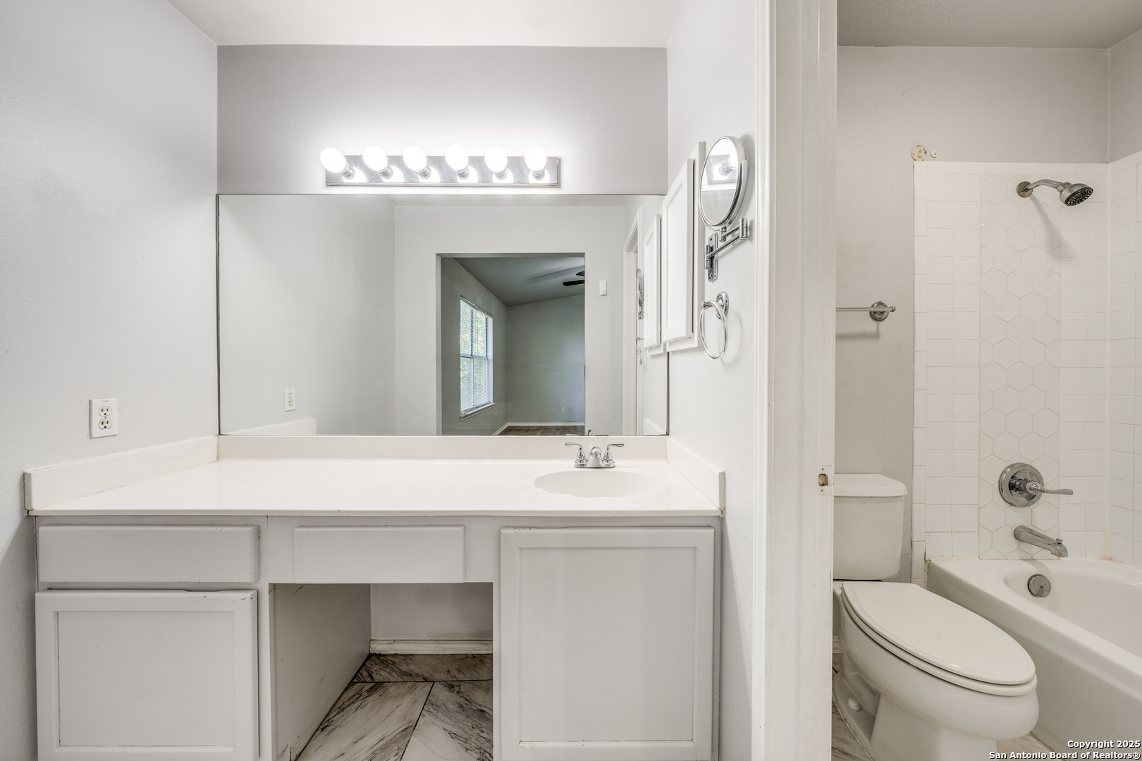 8006 Galaway Bay San Antonio TX 78240