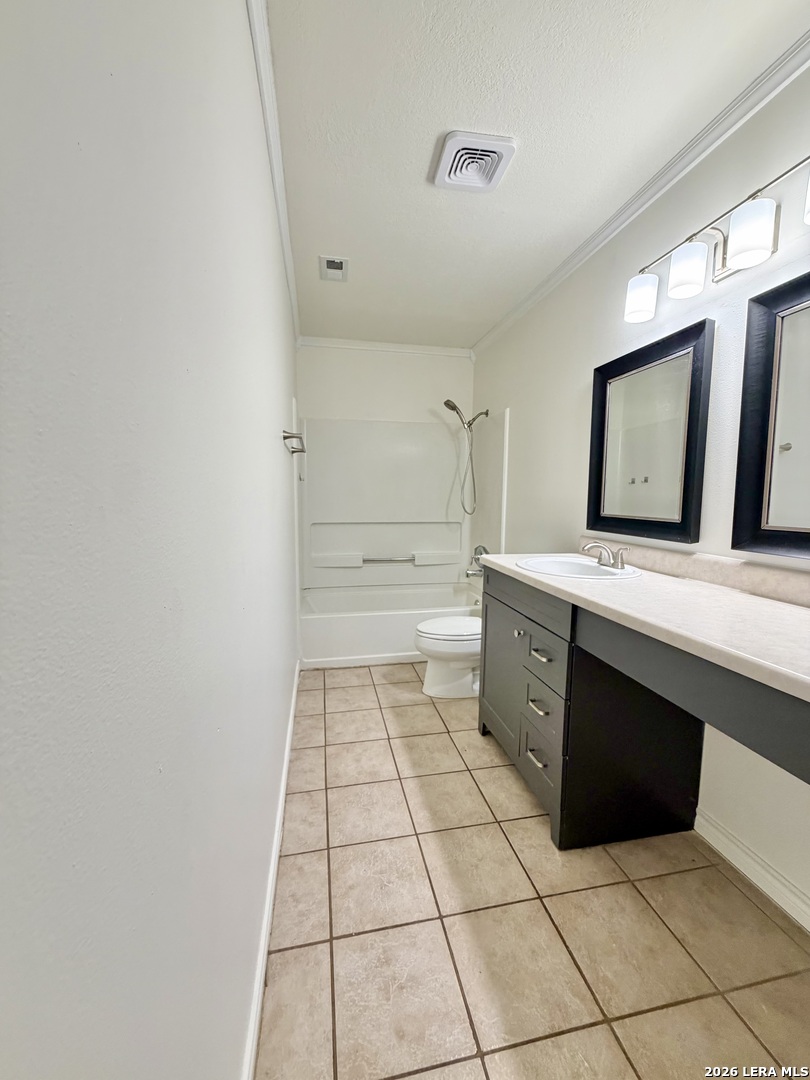 7806 Green Bluff San Antonio TX 78240