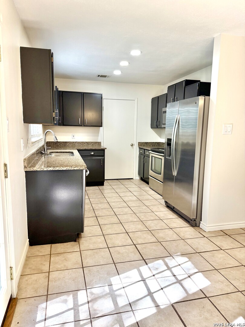 7806 Green Bluff San Antonio TX 78240