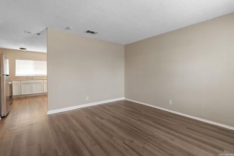 8219 Glen Lark San Antonio TX 78239