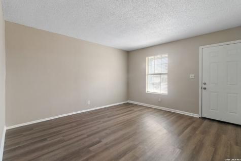 8219 Glen Lark San Antonio TX 78239