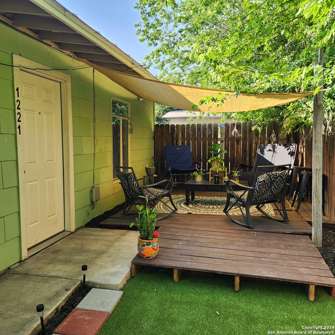 1221 Thorain San Antonio TX 78201