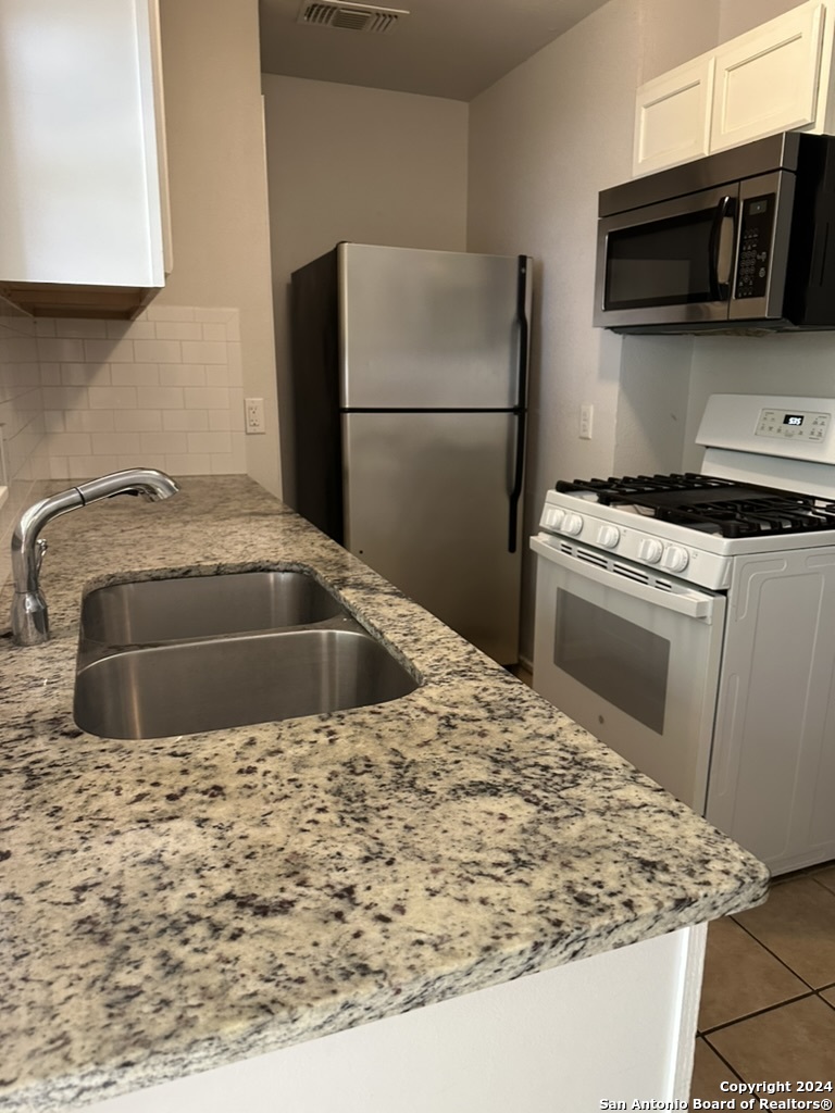 1221 Thorain San Antonio TX 78201