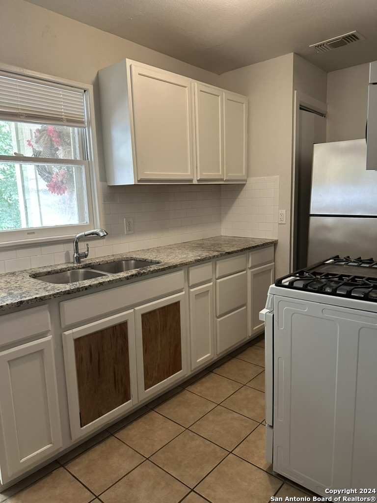 1221 Thorain San Antonio TX 78201