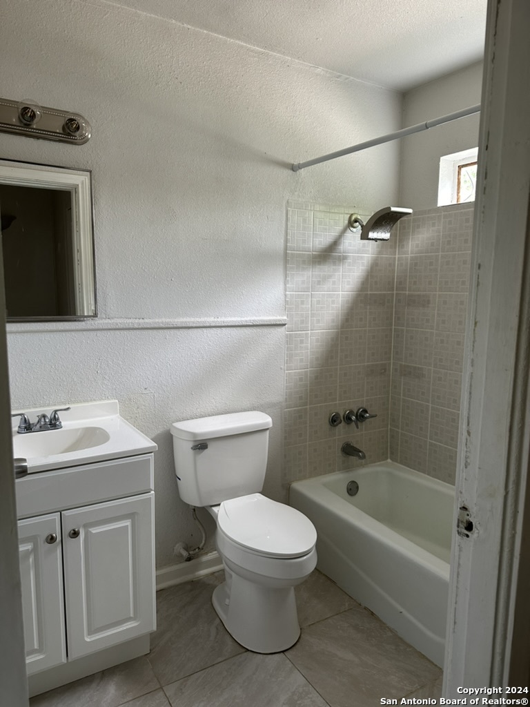 1221 Thorain San Antonio TX 78201