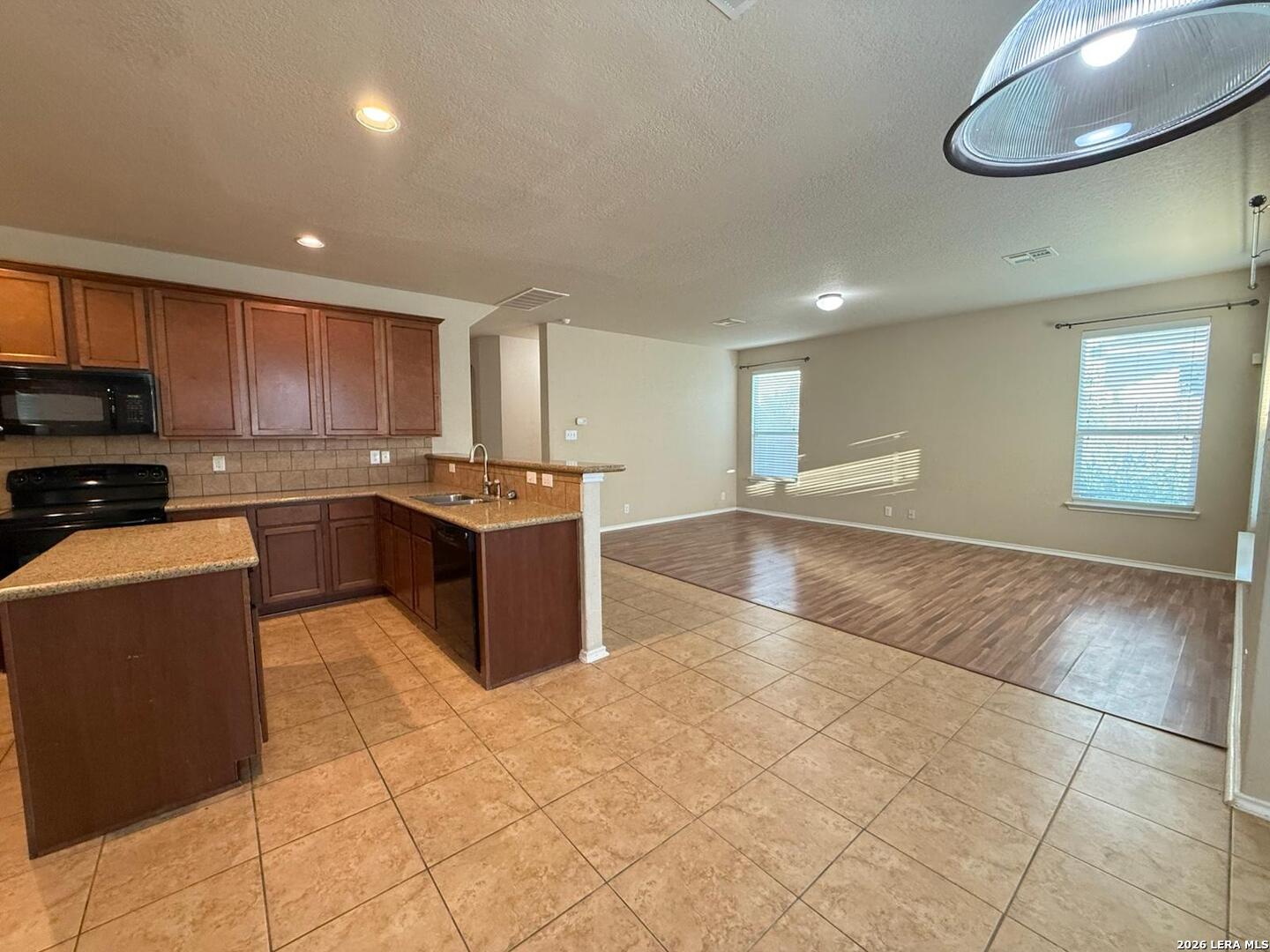 1015 Iris Path San Antonio TX 78245